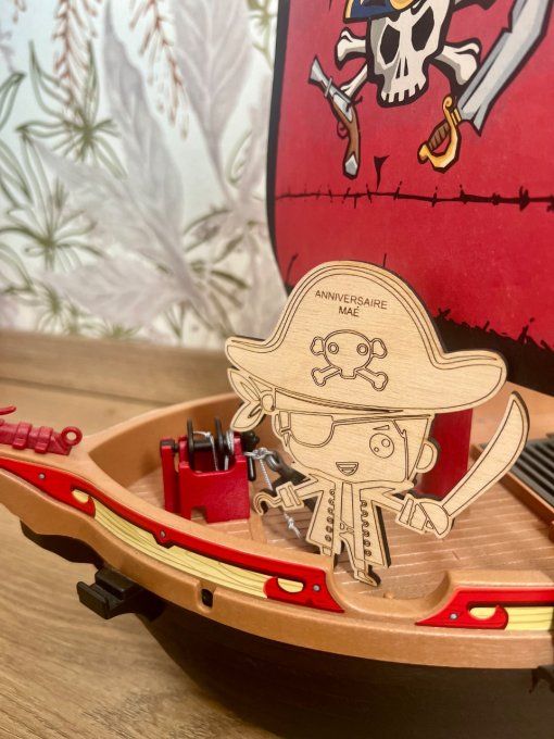 Création en bois à colorier et ses crayons de couleur - cadeau pour enfants