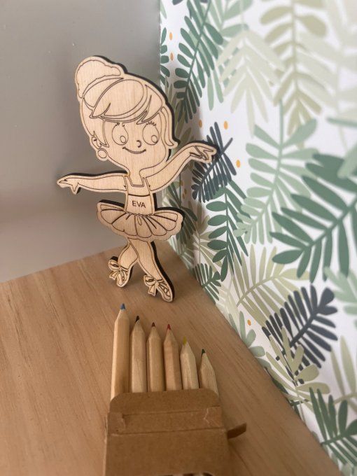 Création en bois à colorier et ses crayons de couleur - cadeau pour enfants