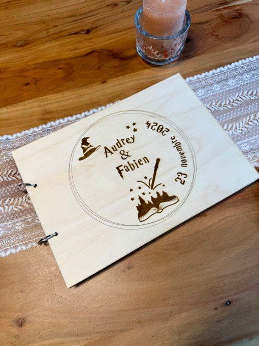 Livre d'or en bois